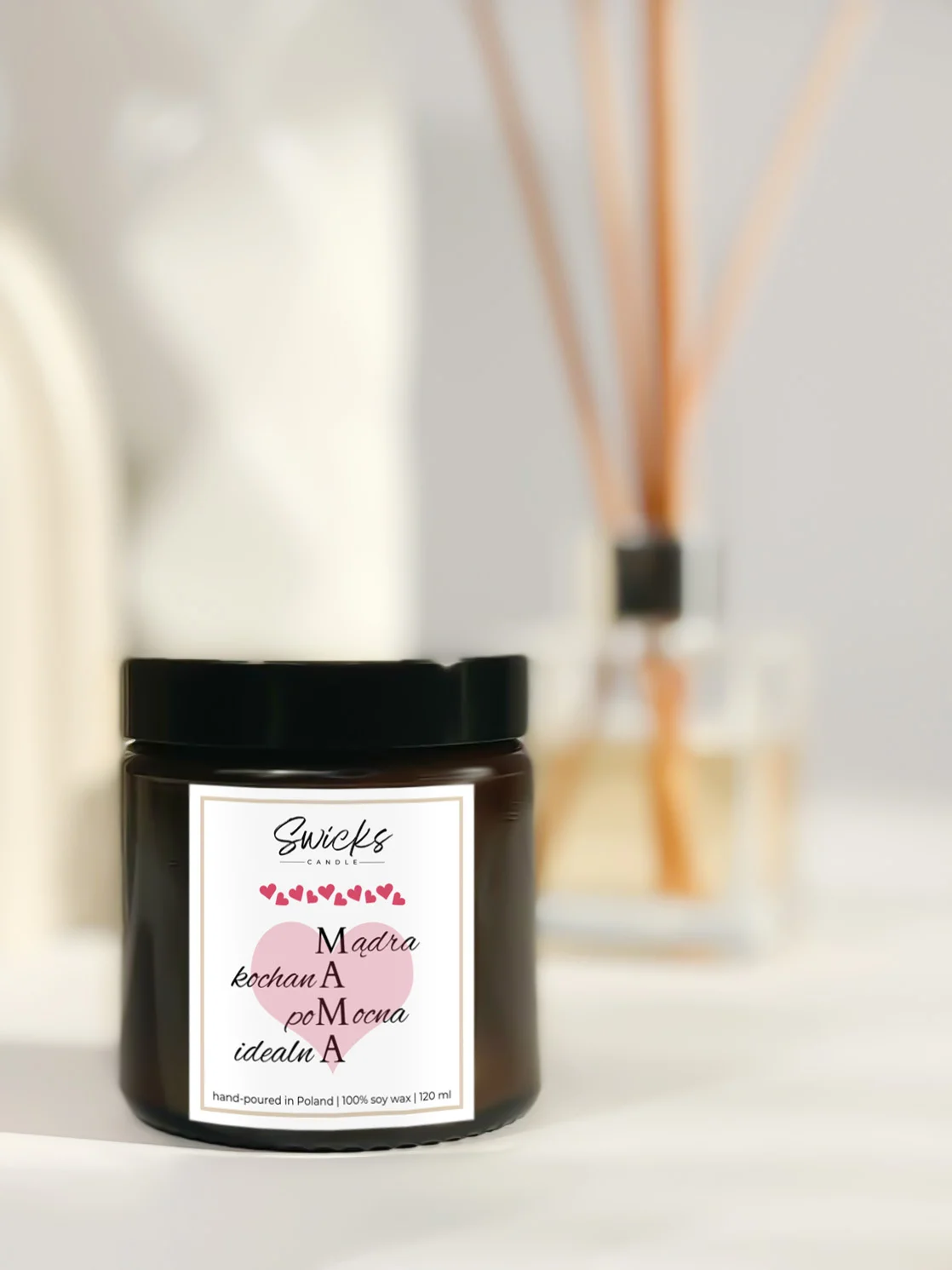 Świeca sojowa z napisem MAMA- mądra, kochana, pomocna, idealna 120 ml w pudełku | dowolny zapach